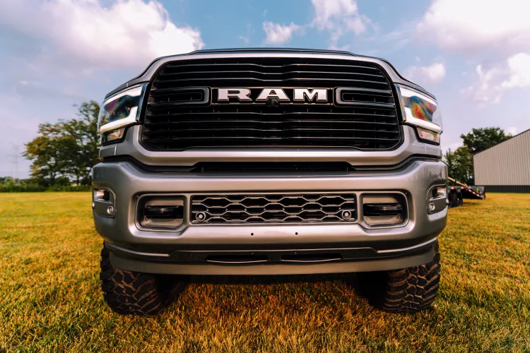 RAM 3500 Megacab photo 8