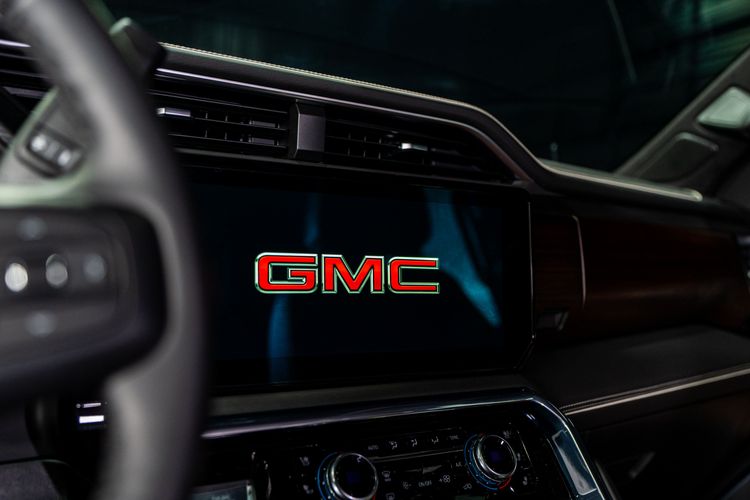 2024 GMC 3500 Denali Ultimate photo 1